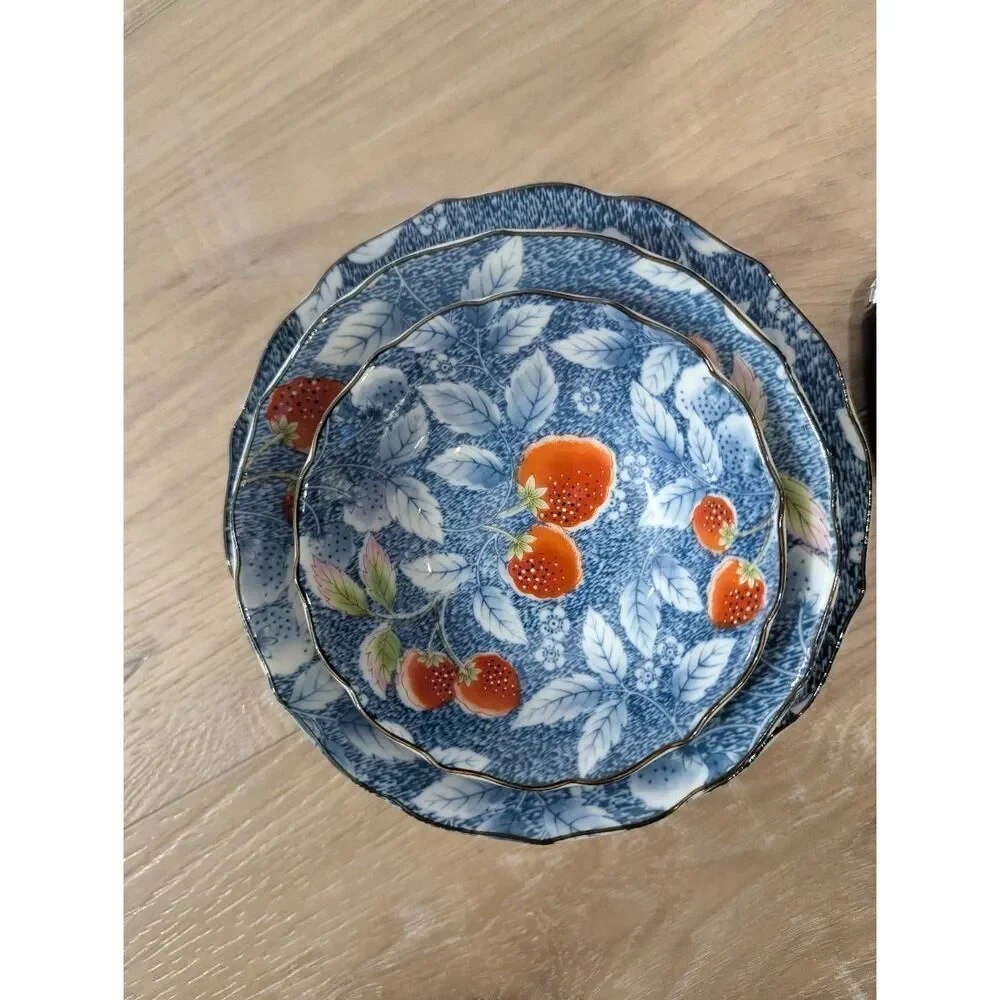 Andrea by Sadek Strawberry Dishes - Picture 2 of 13